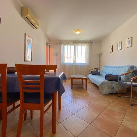 Cozy Nur 80 Meter Zum Strand Mit Meerblick, Privatparkplatz - Hundefreundlich Apartman Karpinjan